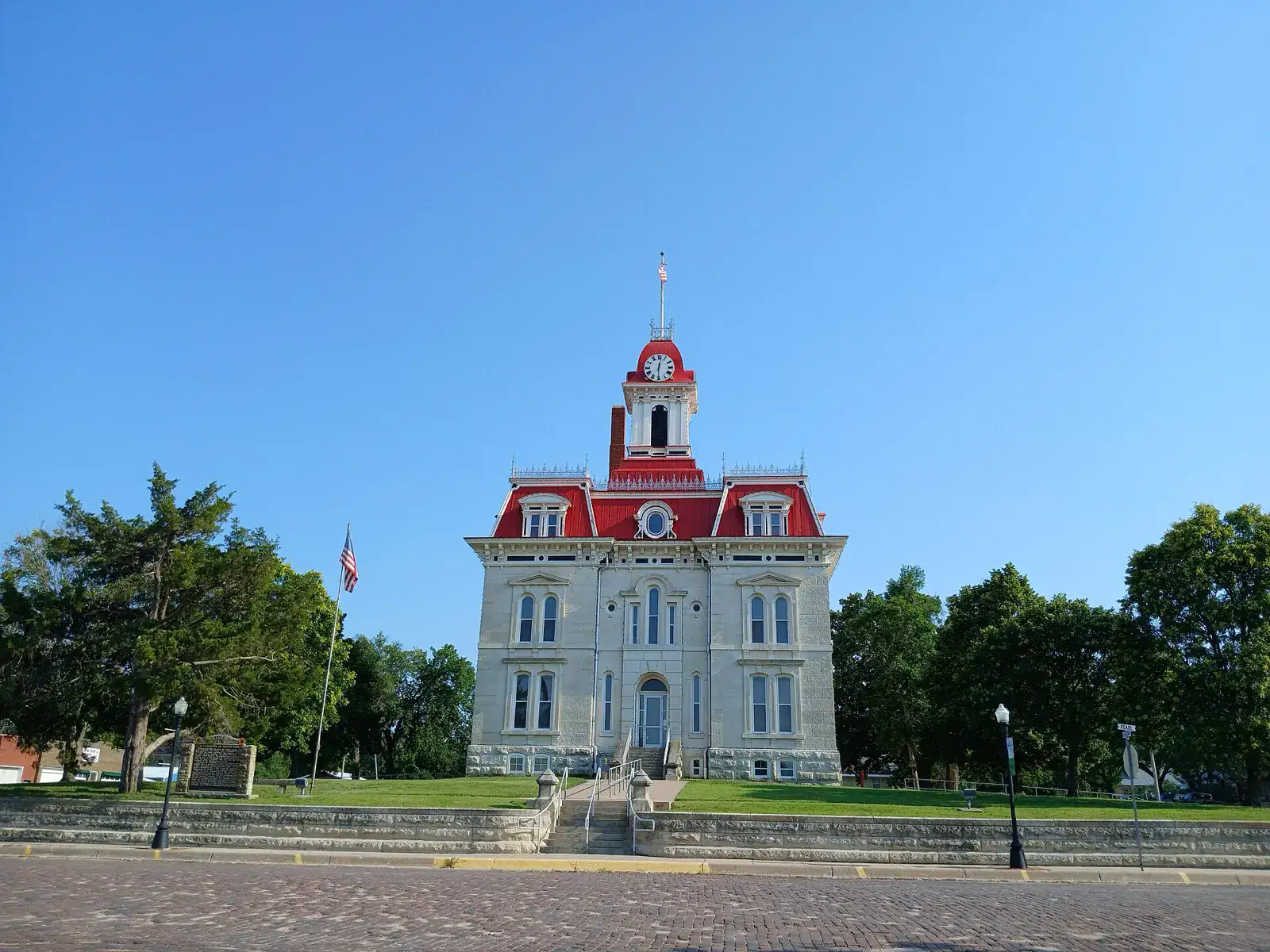 Sell mineral rights in Kansas: the Second Empire style Chase County Courthouse in Cottonwood Falls, Kansas