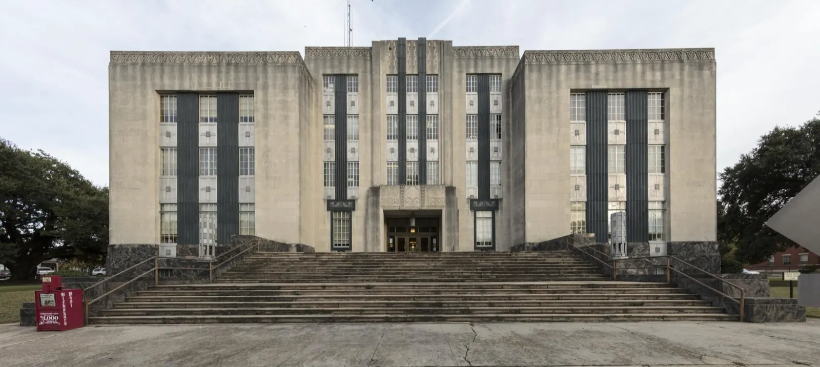 The Art Deco Warren County Courthouse in Vicksburg, Mississippi